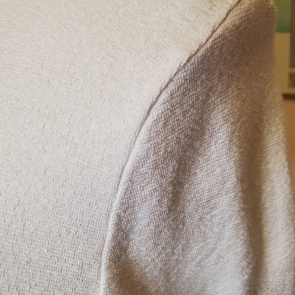 Michael Stars for Anthro EUC M/L stretchy fitted v-neck tee white - Picture 3 of 9